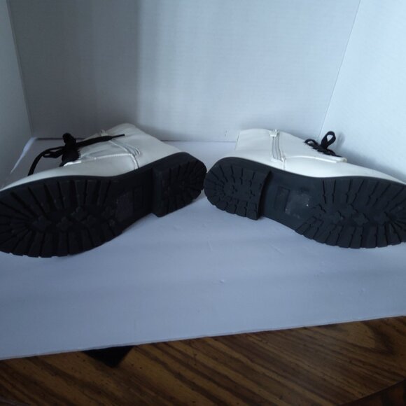 WHITE PATENT LEATHER TIE UP COMBAT BOOTS - Picture 2 of 6